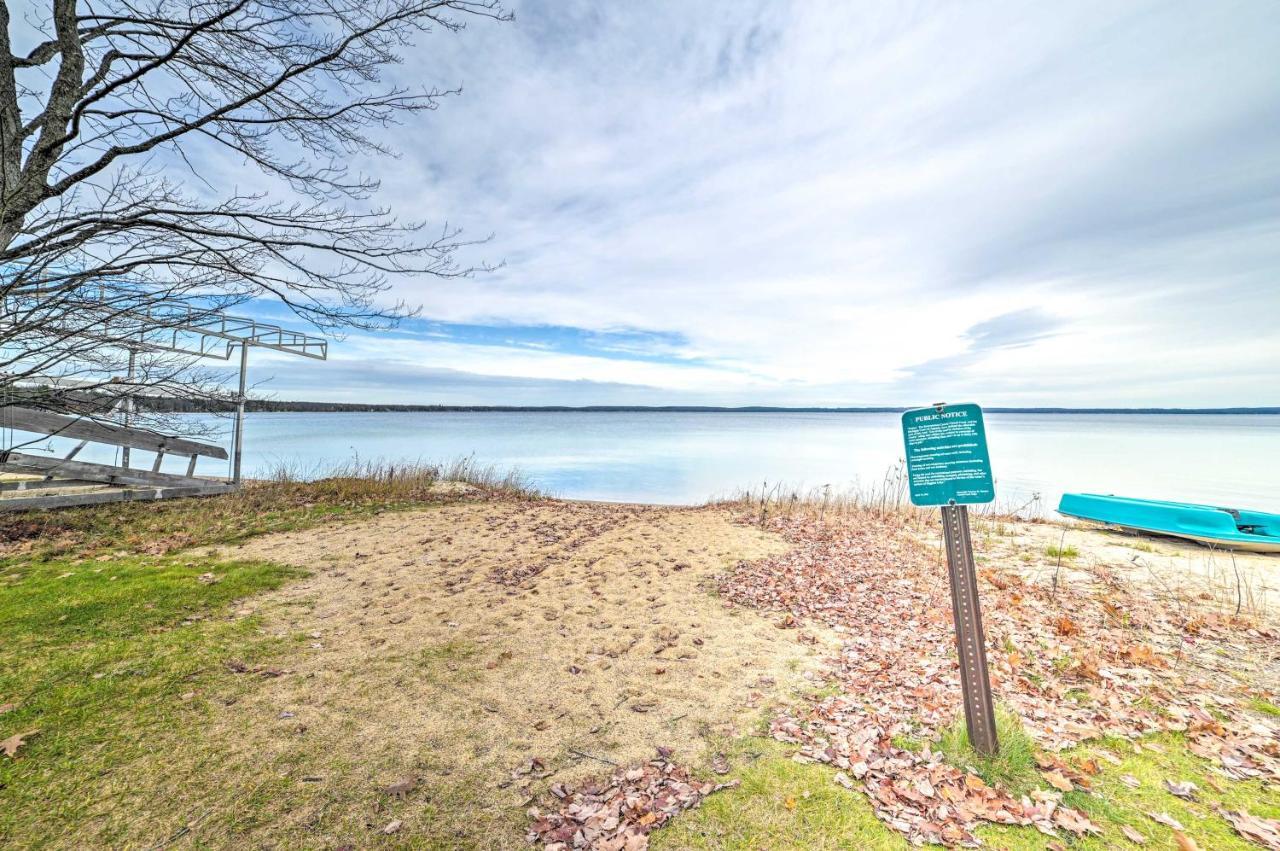 Roscommon Higgins Lake Retreat - Hike, Swim, Relax! מראה חיצוני תמונה